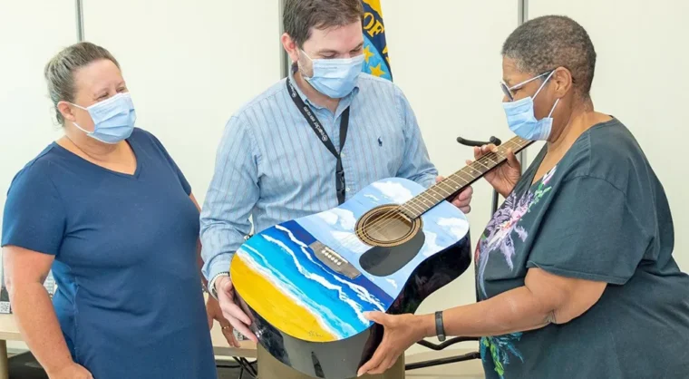 Music Therapy for Veterans: Art Group Gives Back